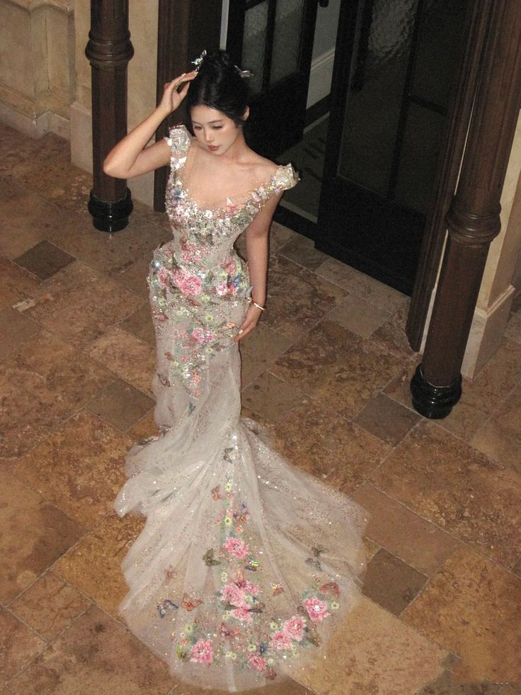 Glamorous Silver Tulle Sequin Beaded Butterfly Appliques Mermaid Long Wedding Dress Formal Bridal Dress