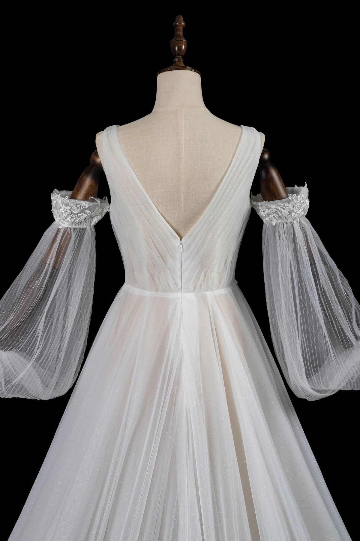 Elegant Ivory V-Neck Detachable Puff Sleeve Lace Tulle Wedding Dress with Train ZP062
