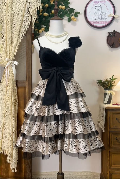 Vintage Spaghetti Straps A Line Homecoming Dress Mini Prom Dress With Bow - View 3 | VelvetHem