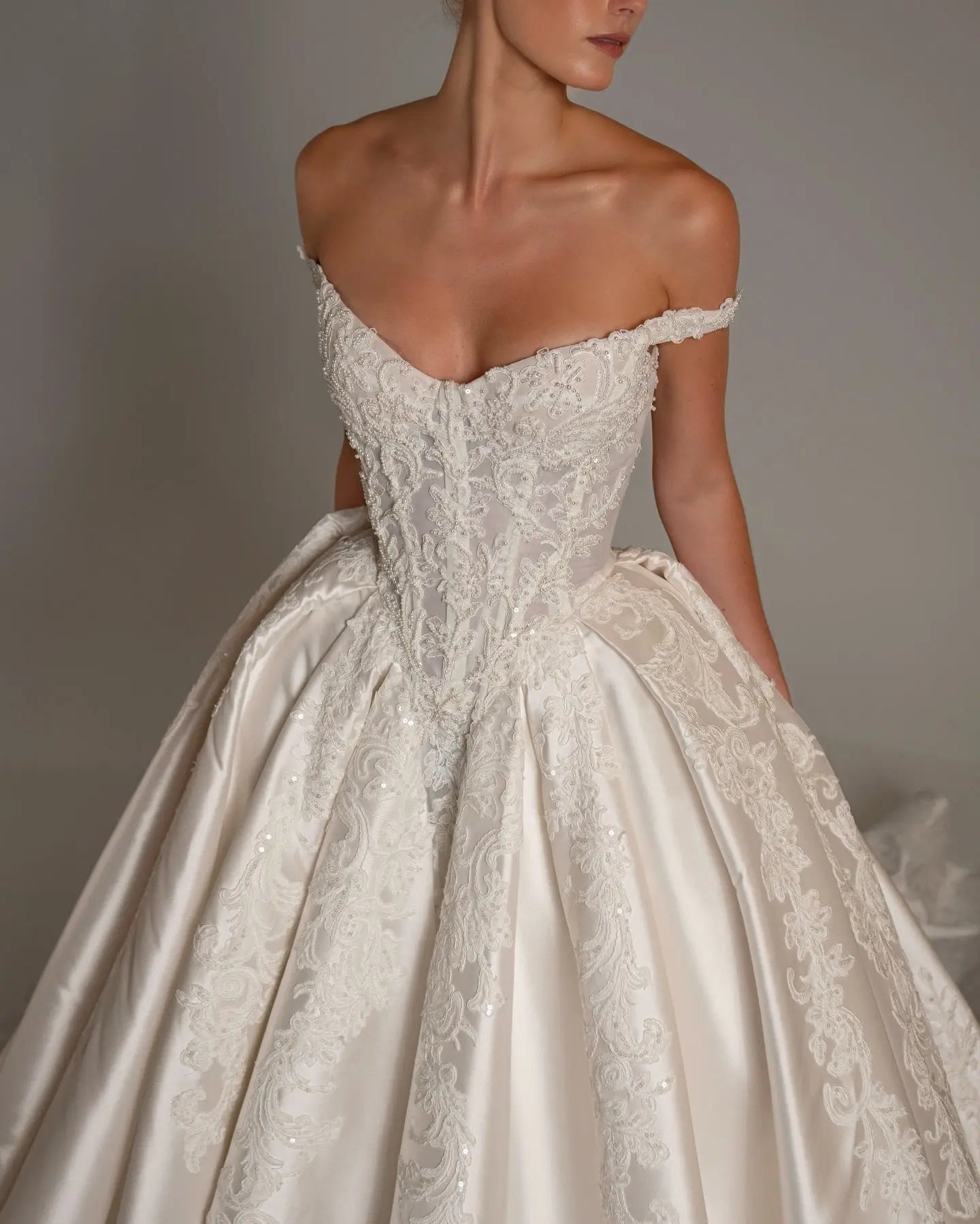 Luxury White Lace Embroidery Satin Train Wedding Dress ZP143