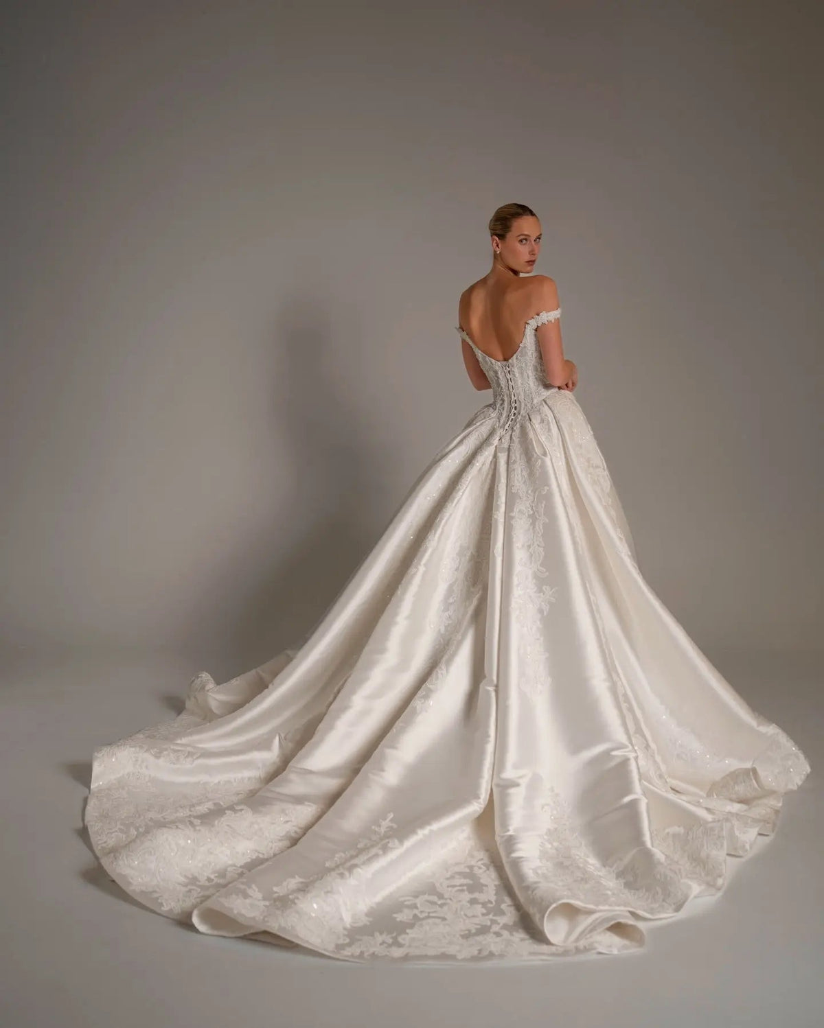 Luxury White Lace Embroidery Satin Train Wedding Dress ZP143