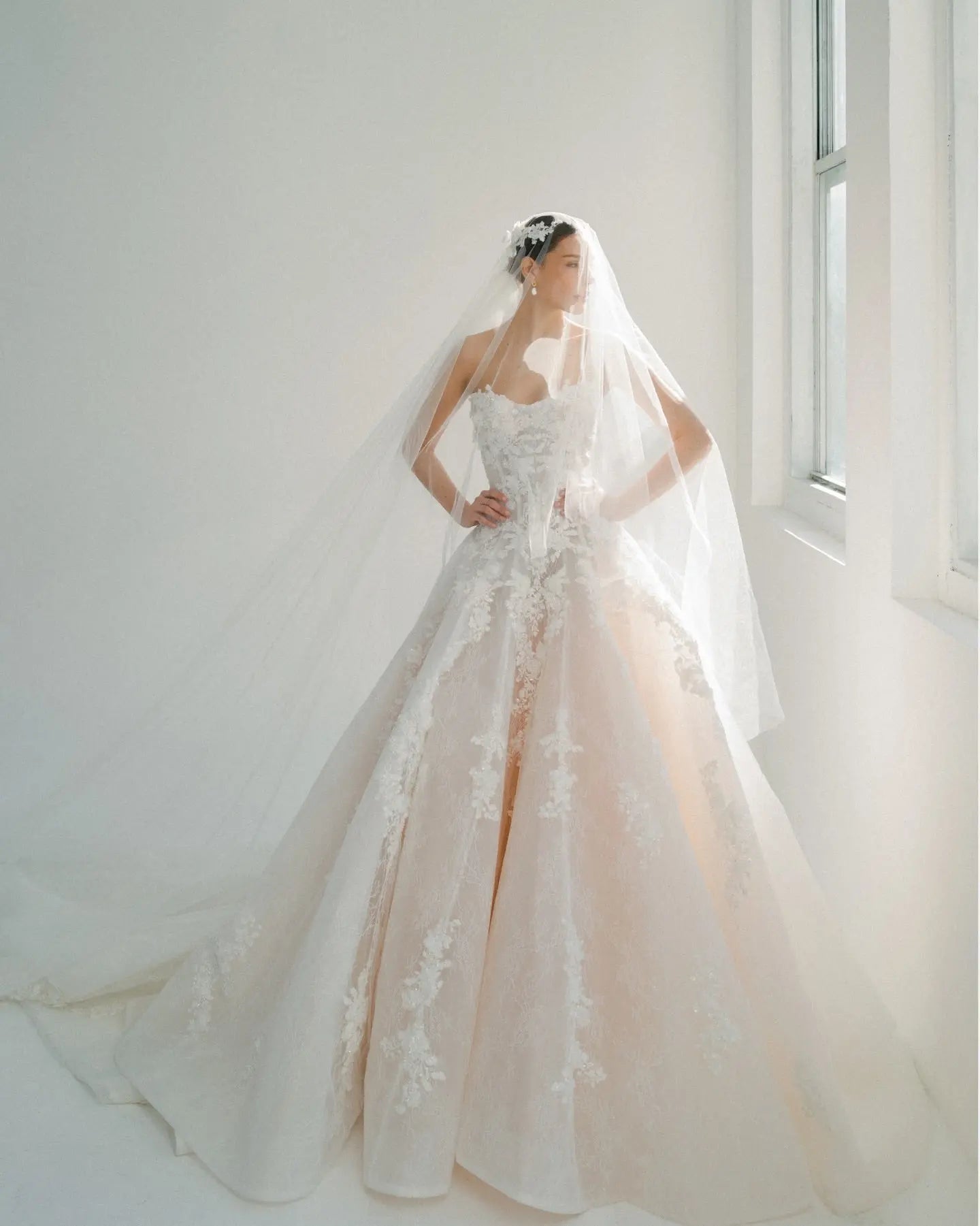 Luxury White Strapless 3D Floral Embroidery Train Wedding Dress ZP150