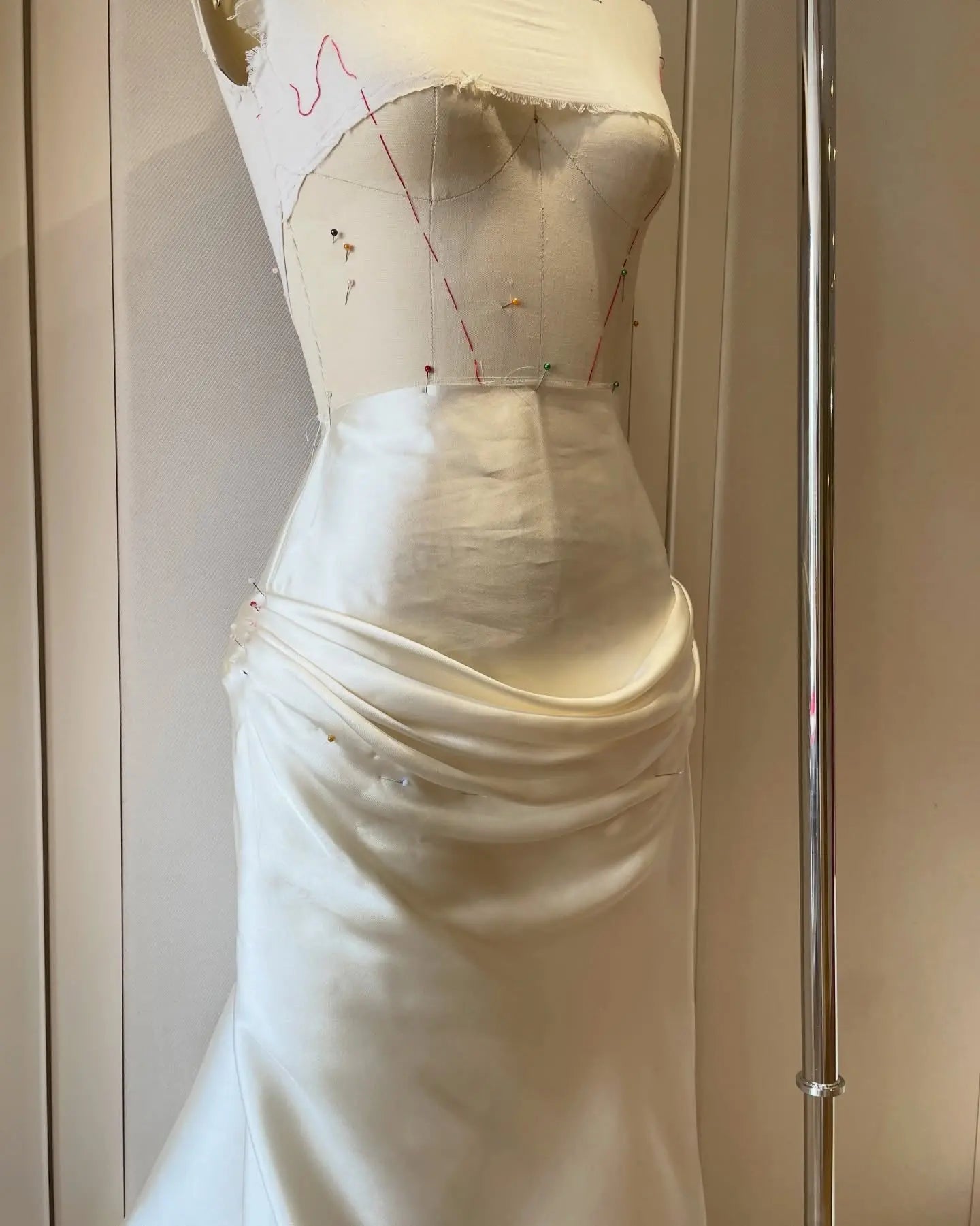 Luxury Ivory Off-the-Shoulder Lace and Satin Mermaid Wedding Dress with Veil ZP073