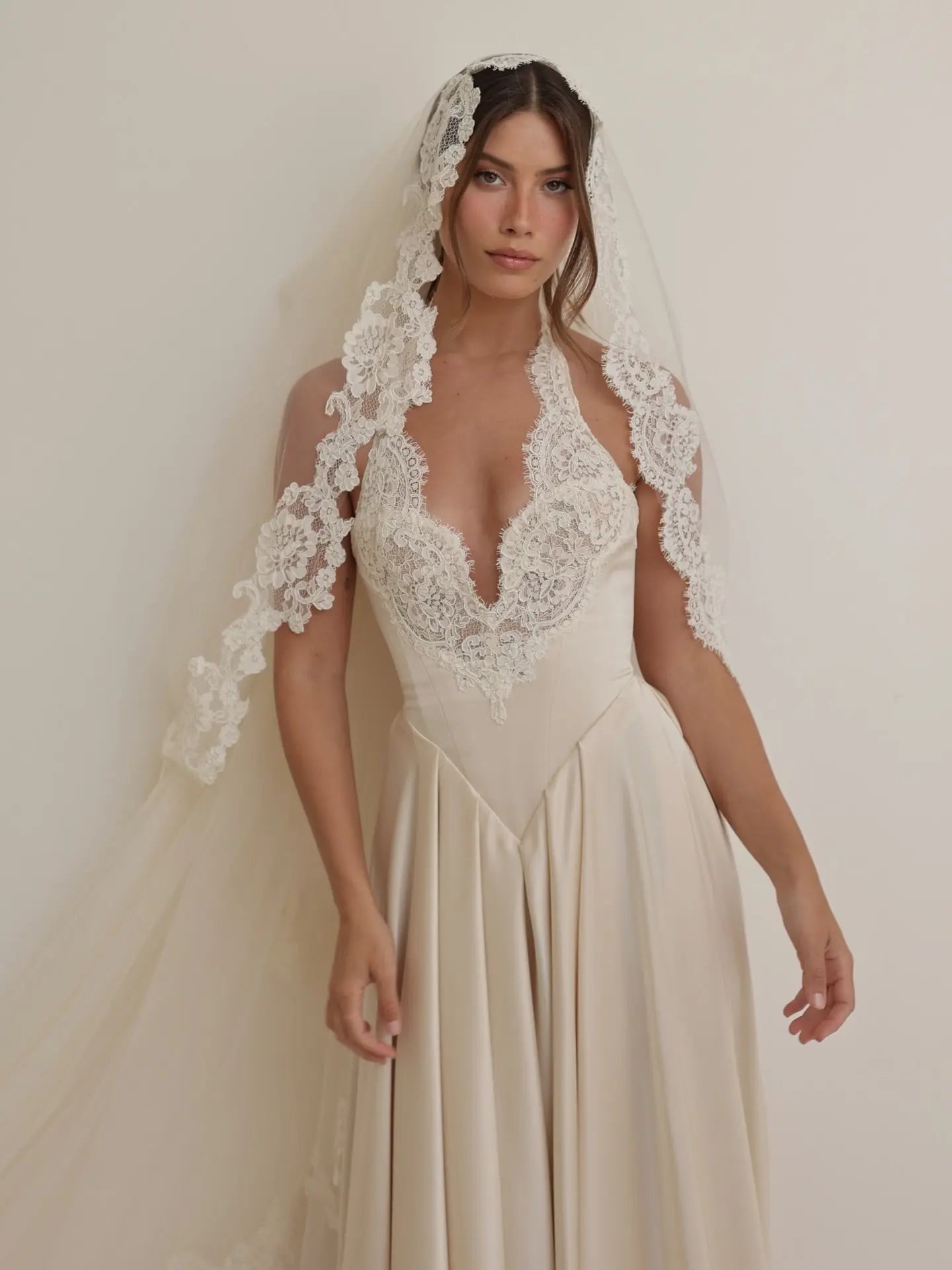 Luxury Spaghetti Strap V-Neck Lace Satin A-Line Wedding Dress with Veil ZP040