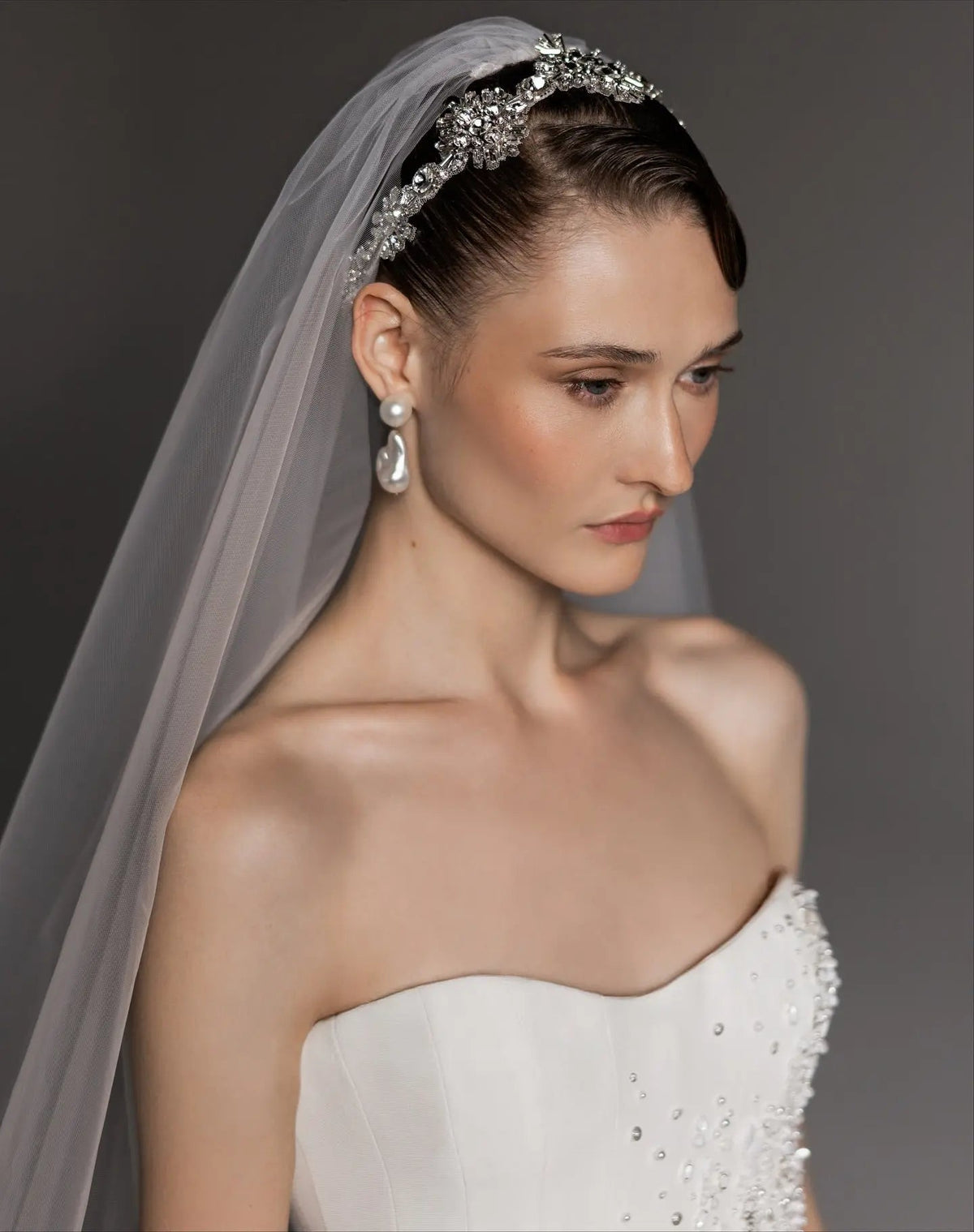 Elegant White Strapless Bodice Crystal Ball Gown Wedding Dress with Veil ZP080