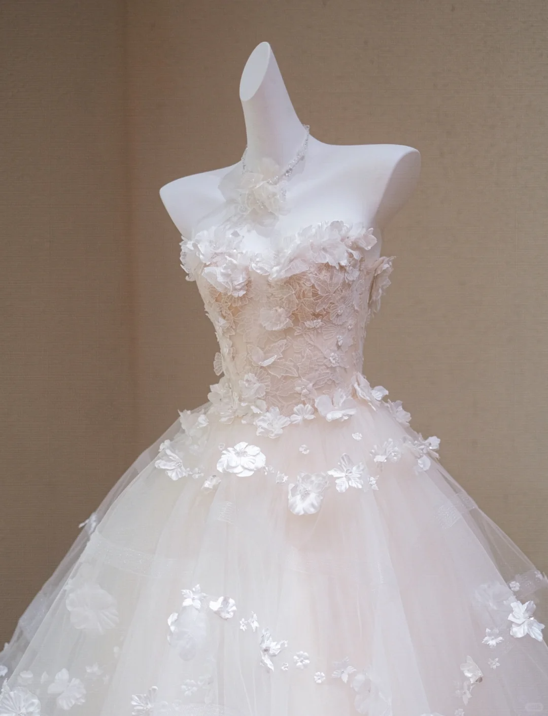 Beautiful Sweetheart Neck White Tulle Lace Appliques Long Wedding Dress Bridal Dress