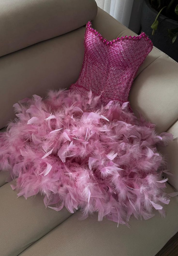 Luxurious Pink Strapless Sequin Beaded Feathers Sheath Cocktail Dress Short Homecoming Dress