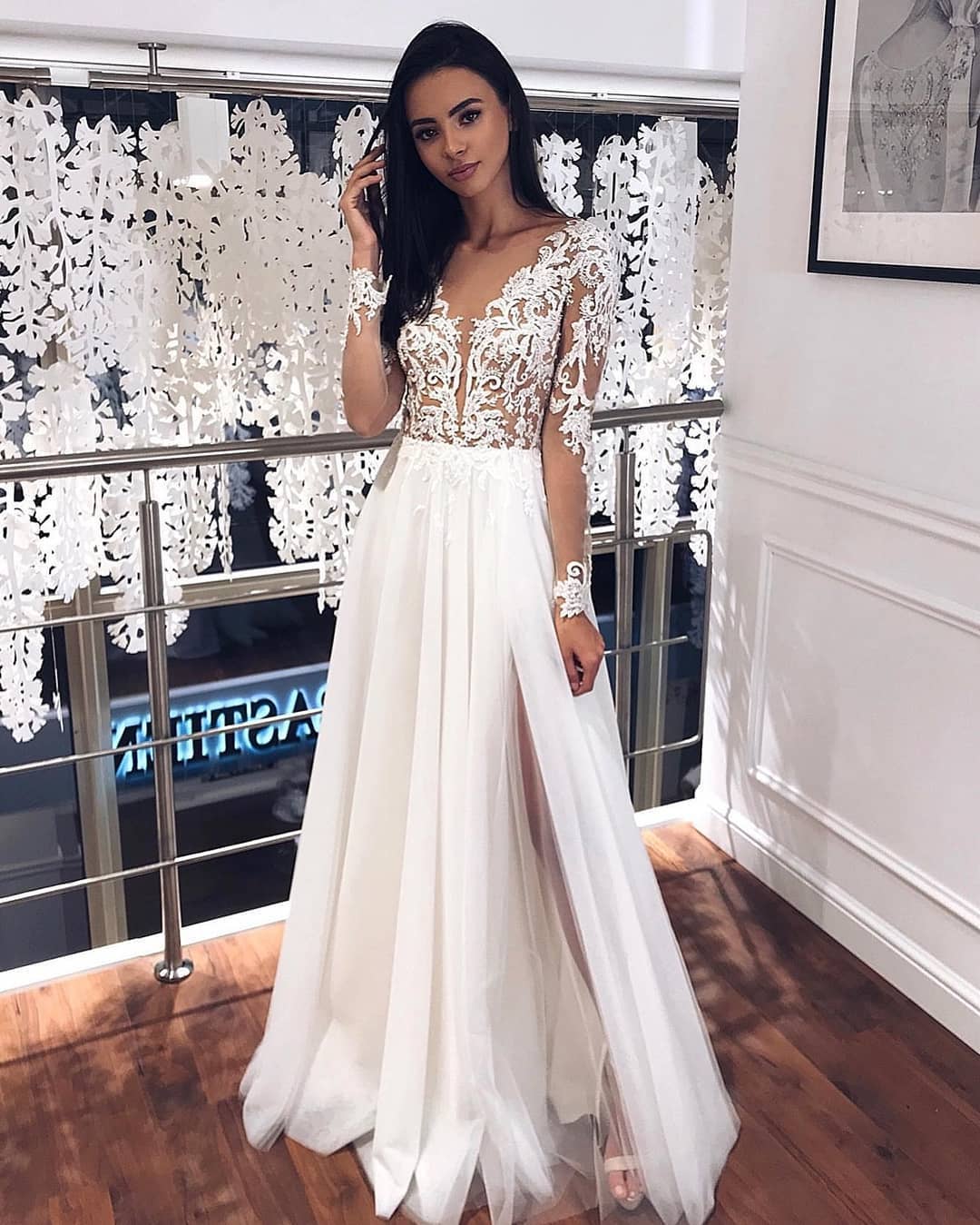 Jewel Long Sleeve Sheer Bodice Applique Beach Wedding Dress A Line Lace Pleated Tulle Bridal Gowns