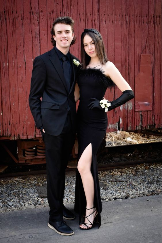 Classy Black Sheath Prom Dress With Split - VelvetHem