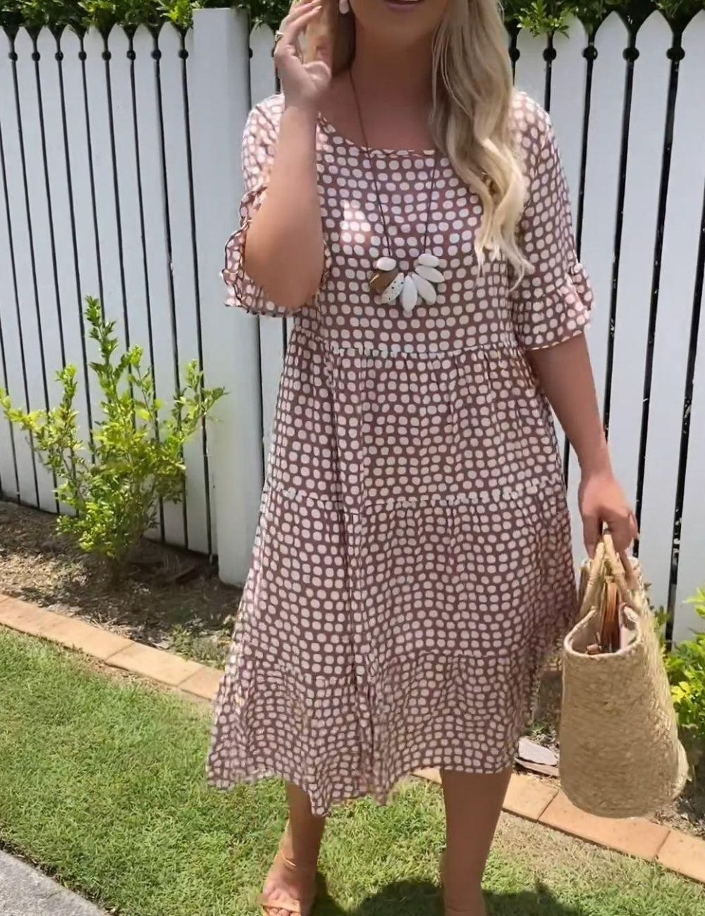 Rosalía Aesthetic Short Sleeved Midi Dress with a Round Neckline Elevated Occasion Wear