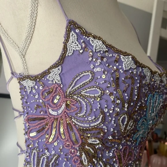 Gorgeous Lavender Spaghetti Straps Lace Sequin Beaded Sheath Cocktail Dress Backless Short Graduation Homecoming Dress