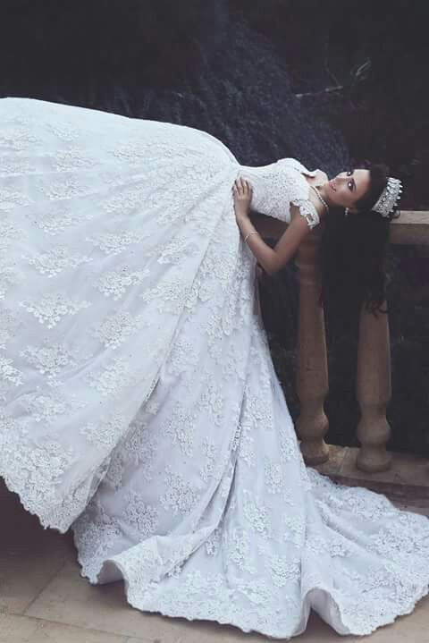 Lace Appliques Princess Bride Dress Luxurious  Off-The-Shoulder Ball-Gown Wedding Dress