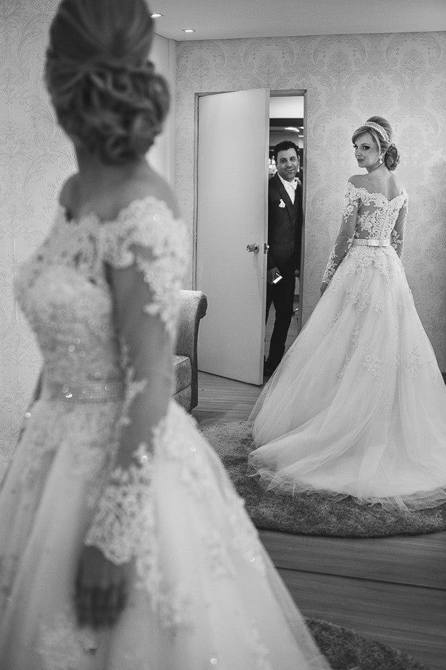 Long Sleeve Off-the-shoulder Wedding Dress  Lace Tulle Bridal Gowns with Pearls