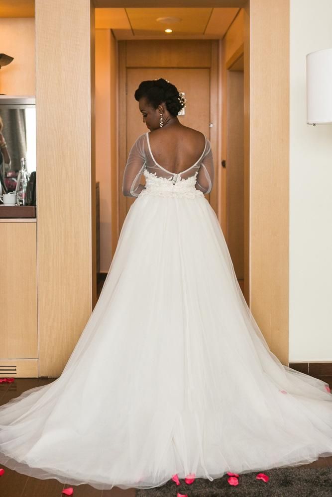 Long Sleeve Sheer Tulle Wedding Dresses Lace Open Back Overskirt Bridal Gowns