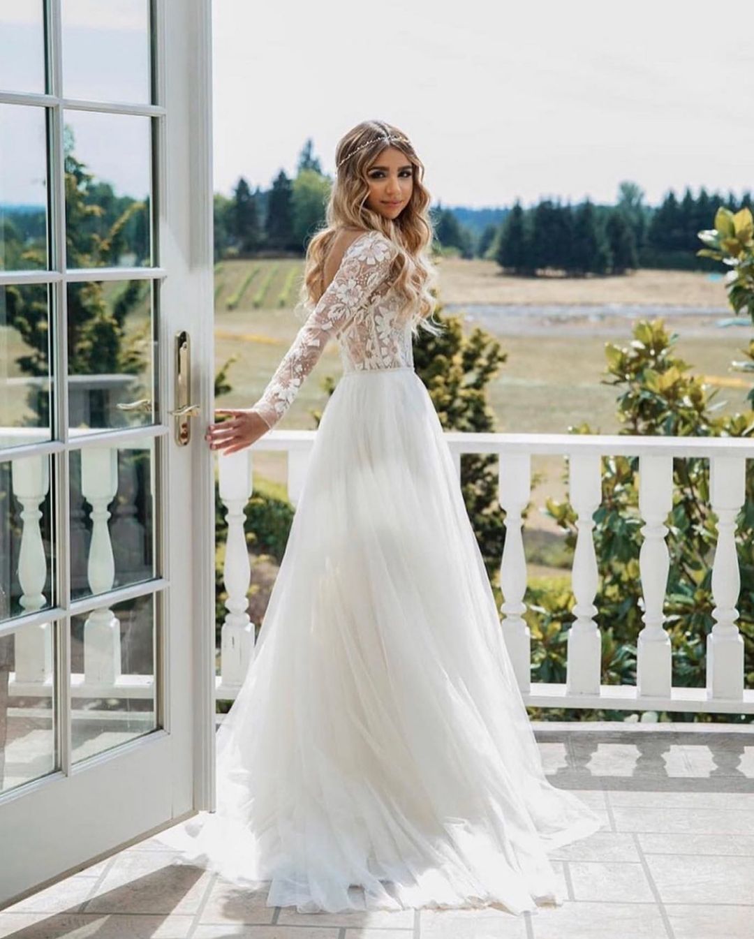 Long Sleeves Lace Beach Wedding Dress Affordable Tulle A-line Beach Bridal Dress