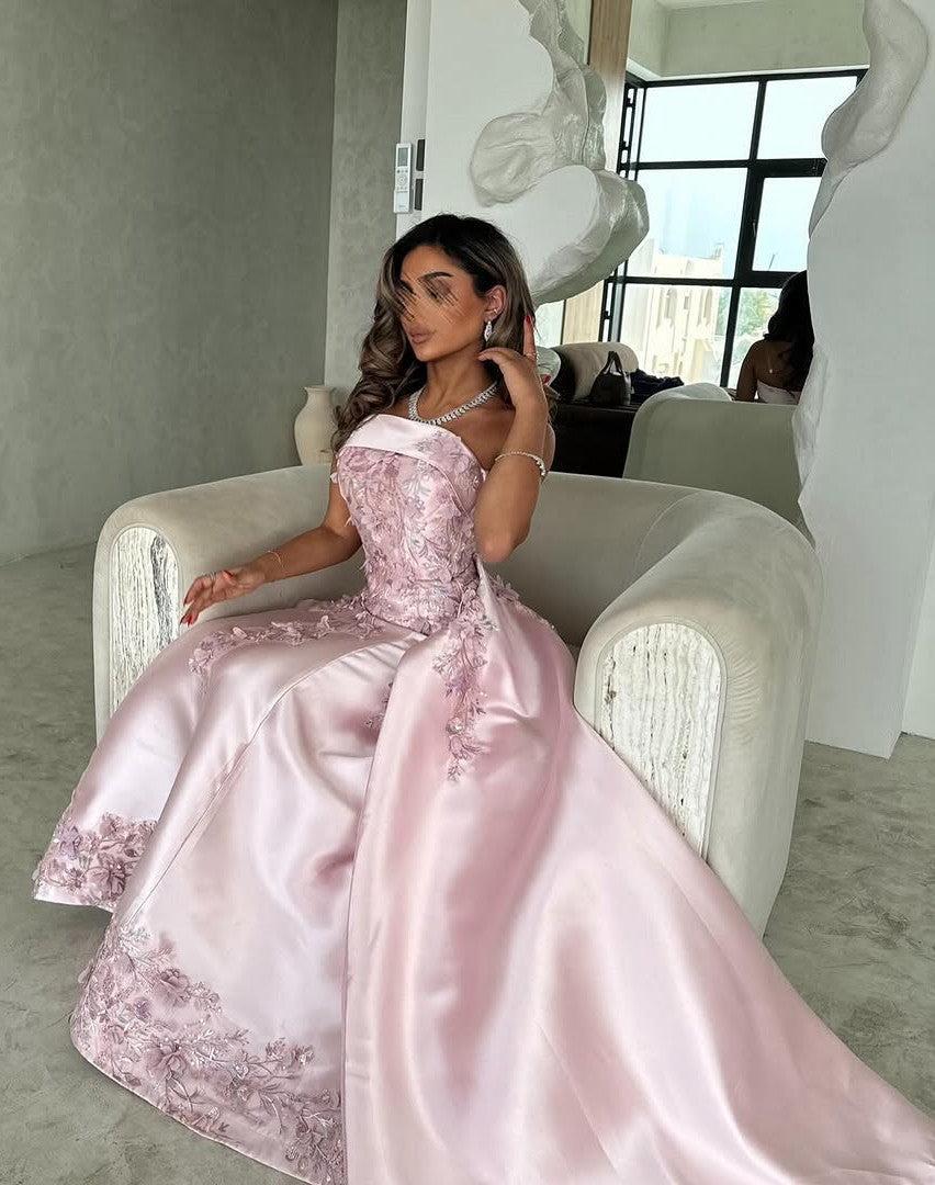 Suzhoufashion Luxurious A-Line Strapless Satin Pink Party Dress With Court Train Appliques Formal Evening Gown