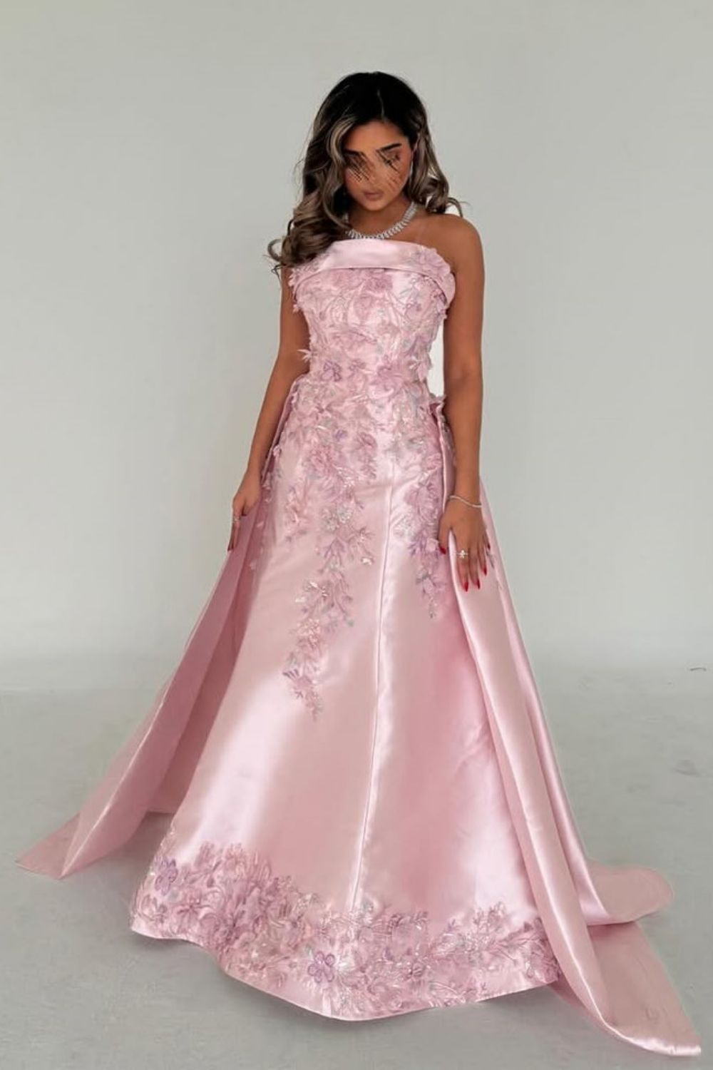 Suzhoufashion Luxurious A-Line Strapless Satin Pink Party Dress With Court Train Appliques Formal Evening Gown
