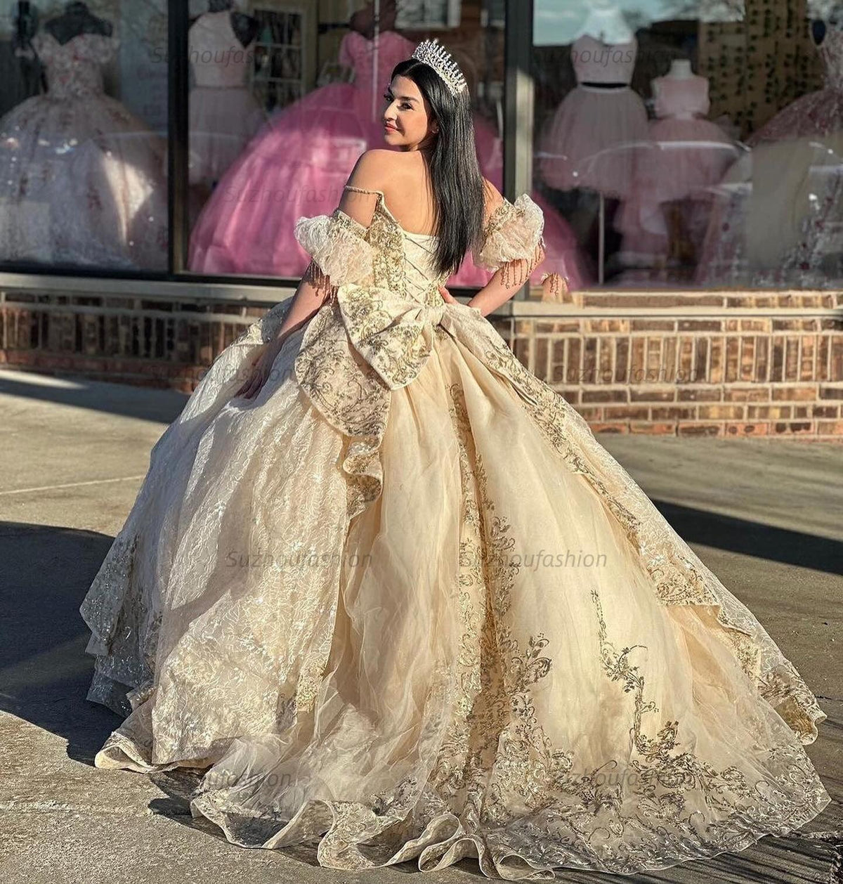 Luxury Ball Gown Sweetheart Neck Detachable Sleeves Lace Appliques Beaded Tiered Champagne Quinceanera Dress Birthday Evening Party Dress For Sweet 16