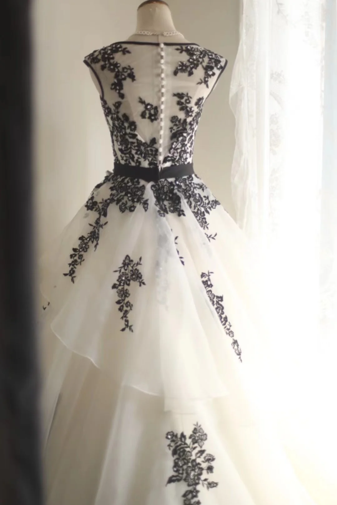 Vintage Black White Tulle Appliques Formal Wedding Dress Long Party Dress