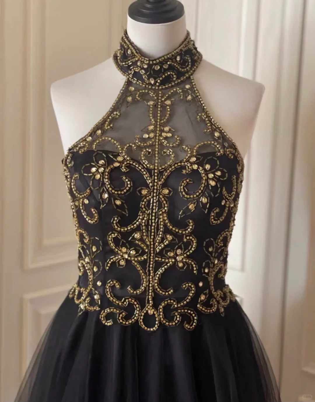 Charming Sleeveless Halter Tulle Beaded Cocktail Dress Black Homecoming Dress Birthday Outfits