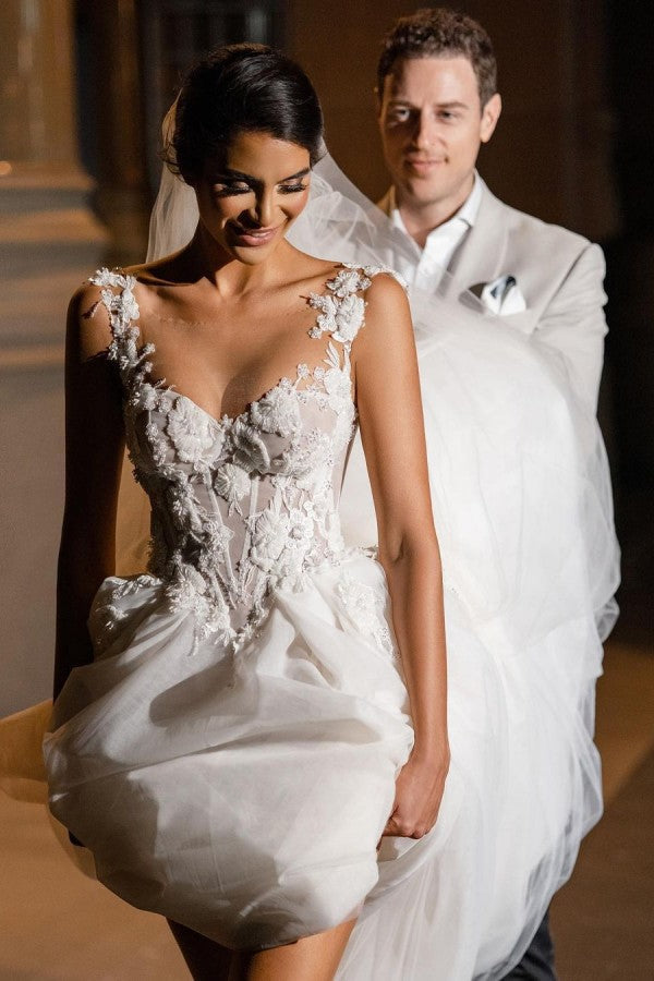Modern Elegant A-line Appliques Tulle Beach Wedding Dresses with Lace