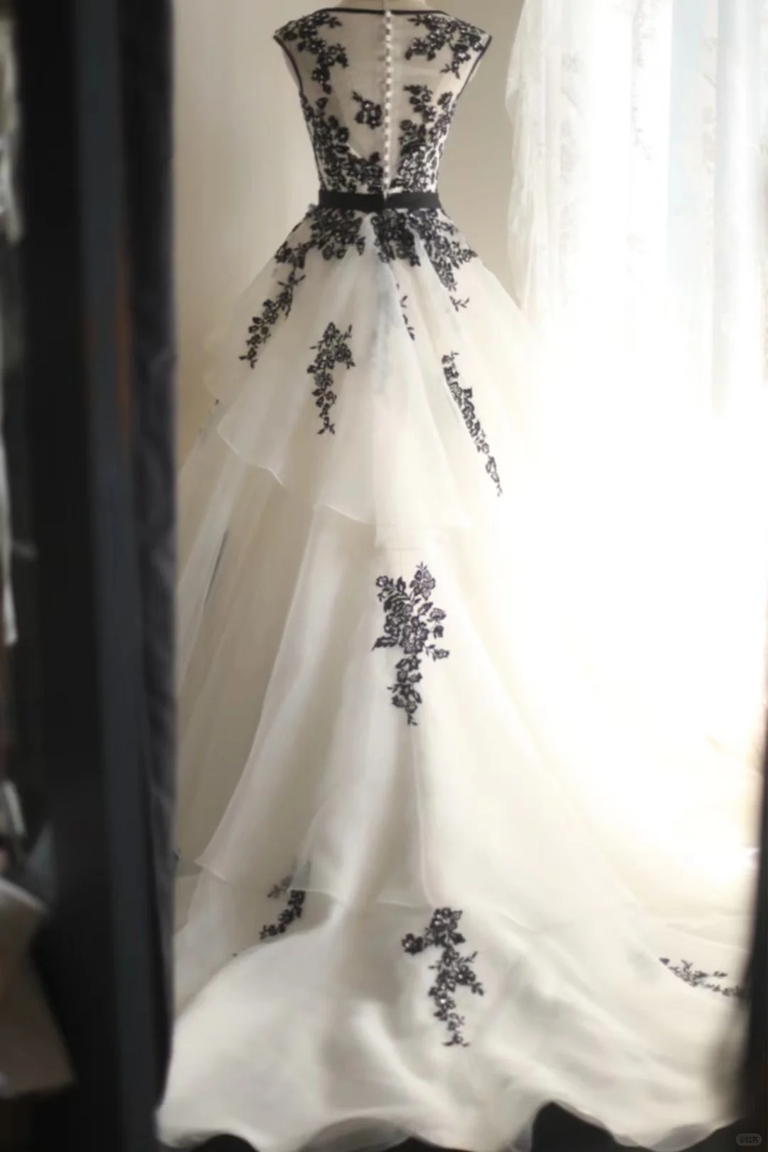 Vintage Black White Tulle Appliques Formal Wedding Dress Long Party Dress