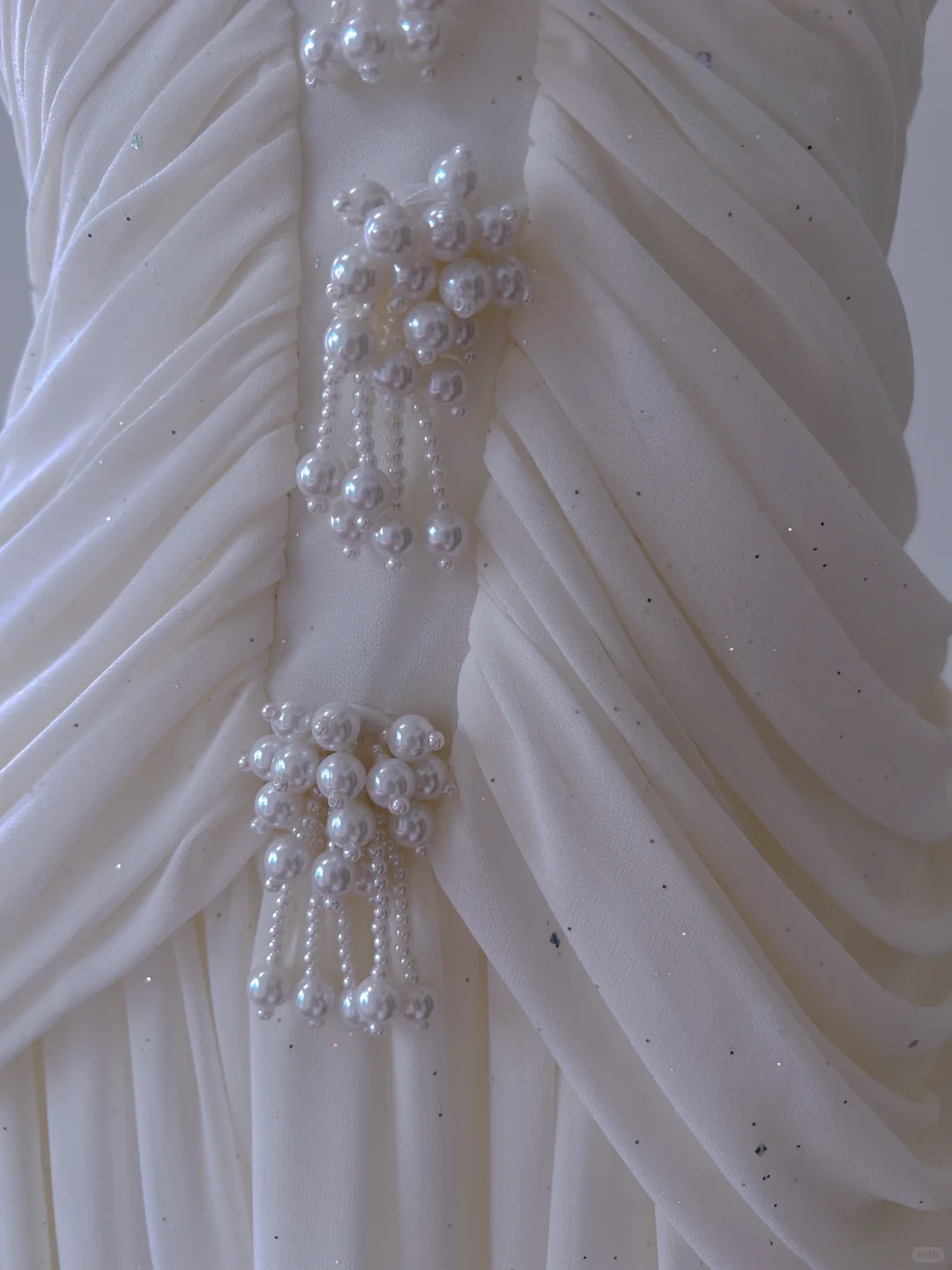 Elegant Chiffon Pleated Sleeveless Birthday Party Dress White Vacation Dress With Pearls - View 3 | VelvetHem