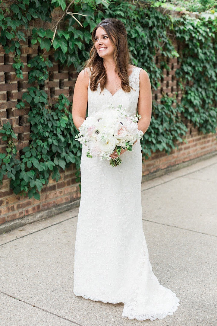 New Arrival A-Line Lace Beach Wedding Dress V-Neck Sweep Train Bridal Gown