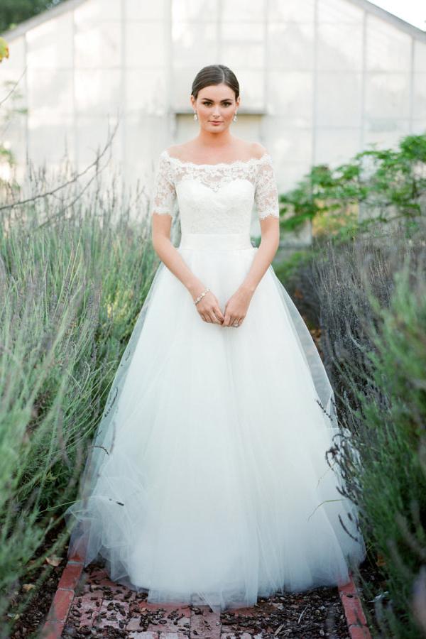 New Arrival Bateau Short Sleeve Lace Beach Wedding Dresses A-Line Tulle Plus Size Bridal Gown