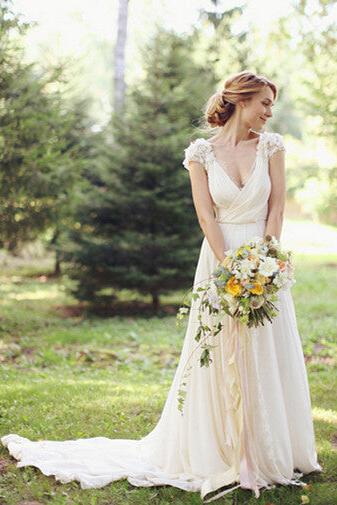 New Arrival Deep V-Neck Chiffon Bridal Gown A-Line Short Sleeve Ruffles Flower Beach Wedding Dress
