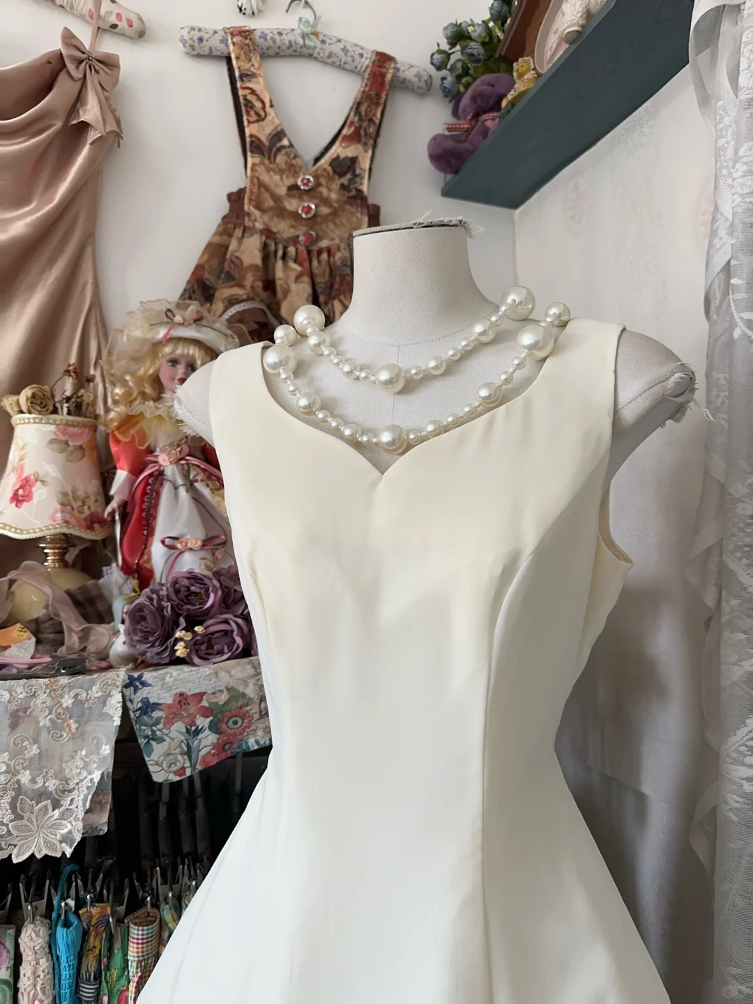 Elegant White Sleeveless A Line Short Party Dress Homecoming Dress - View 2 | VelvetHem