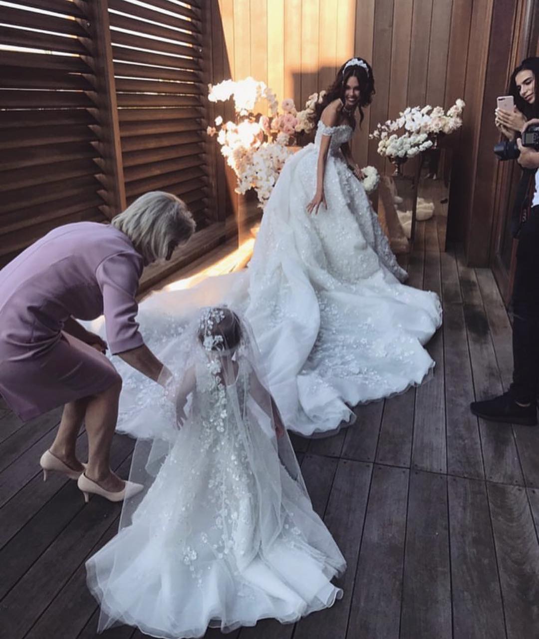 Off The Shoulder Appliques Luxury Wedding Dresses Princess Ball Gown Sexy Bride Dress