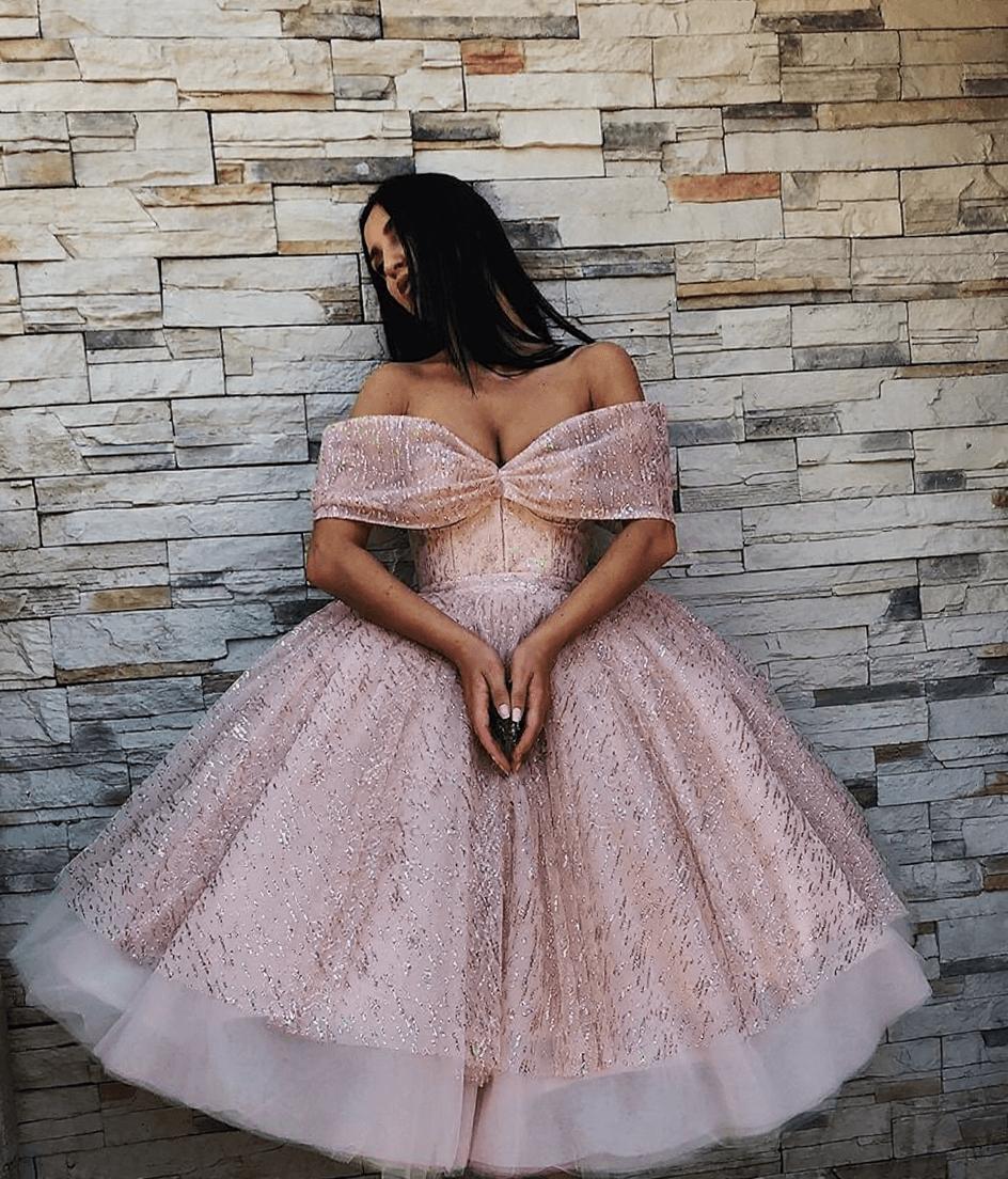 Off-The-Shoulder Ball Gown Tulle Homecoming Dresses Pink Puffy Short Prom Dresses