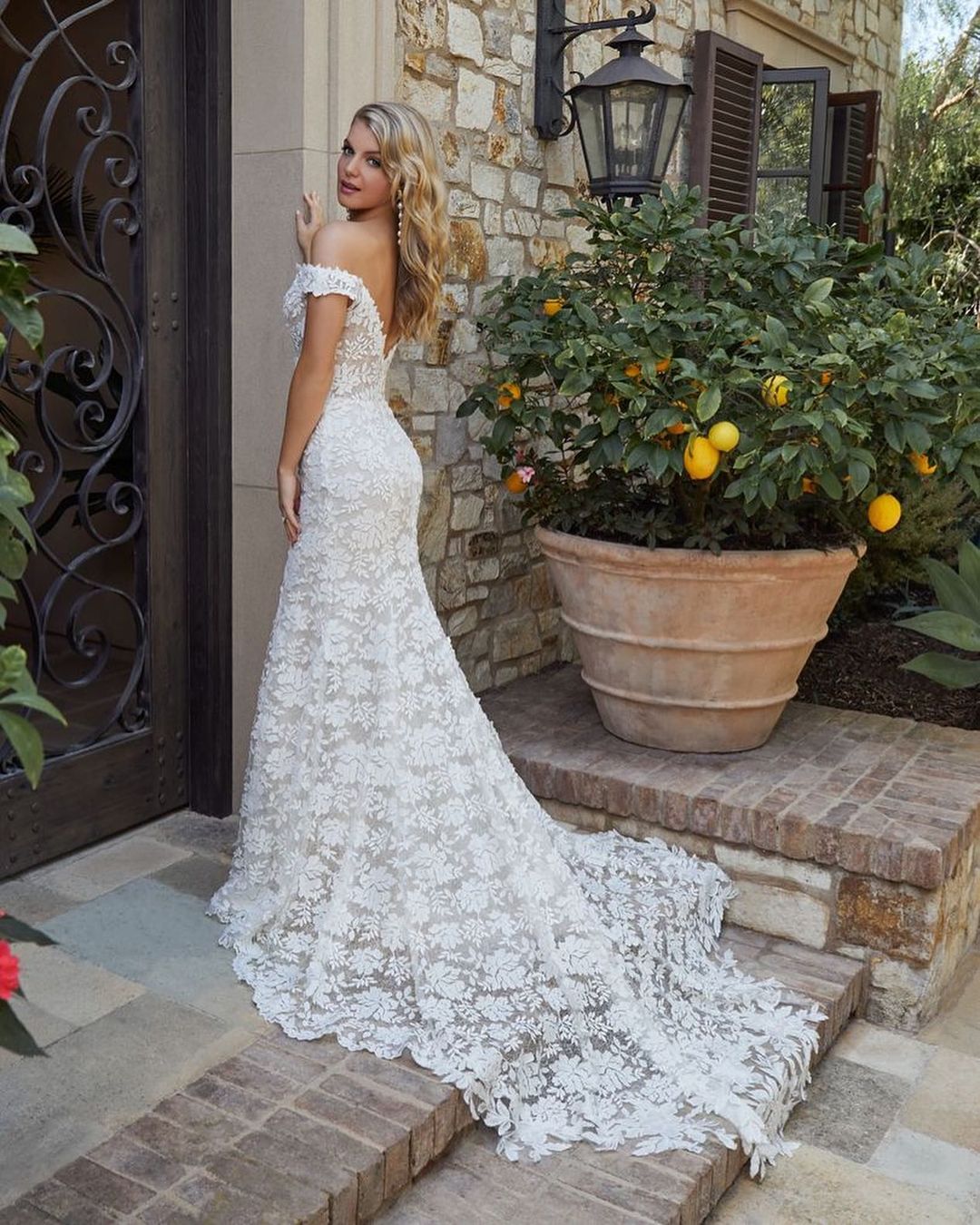 Off The Shoulder Sweetheart White Appliques Mermaid Beach Wedding Dresses