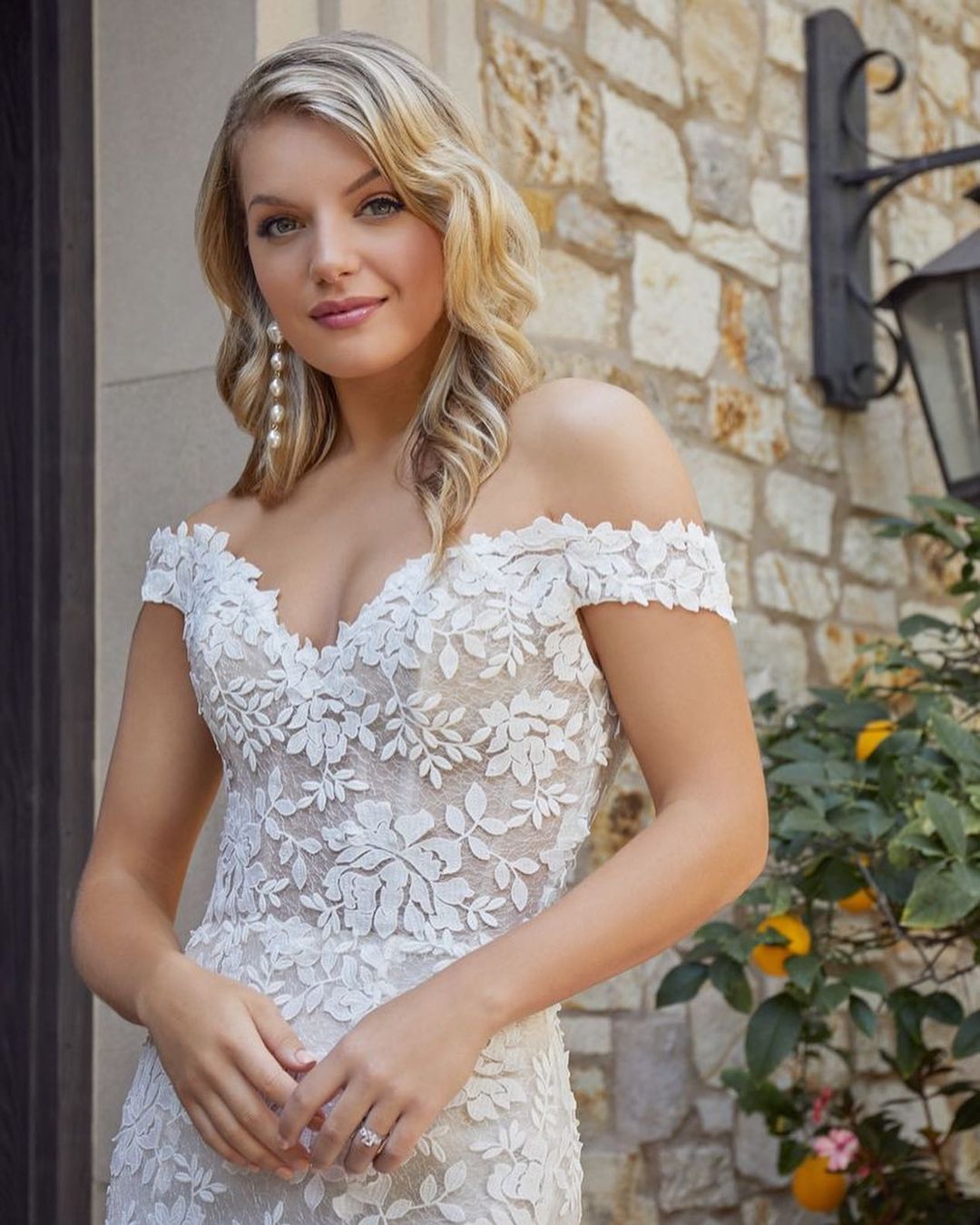 Off The Shoulder Sweetheart White Appliques Mermaid Beach Wedding Dresses