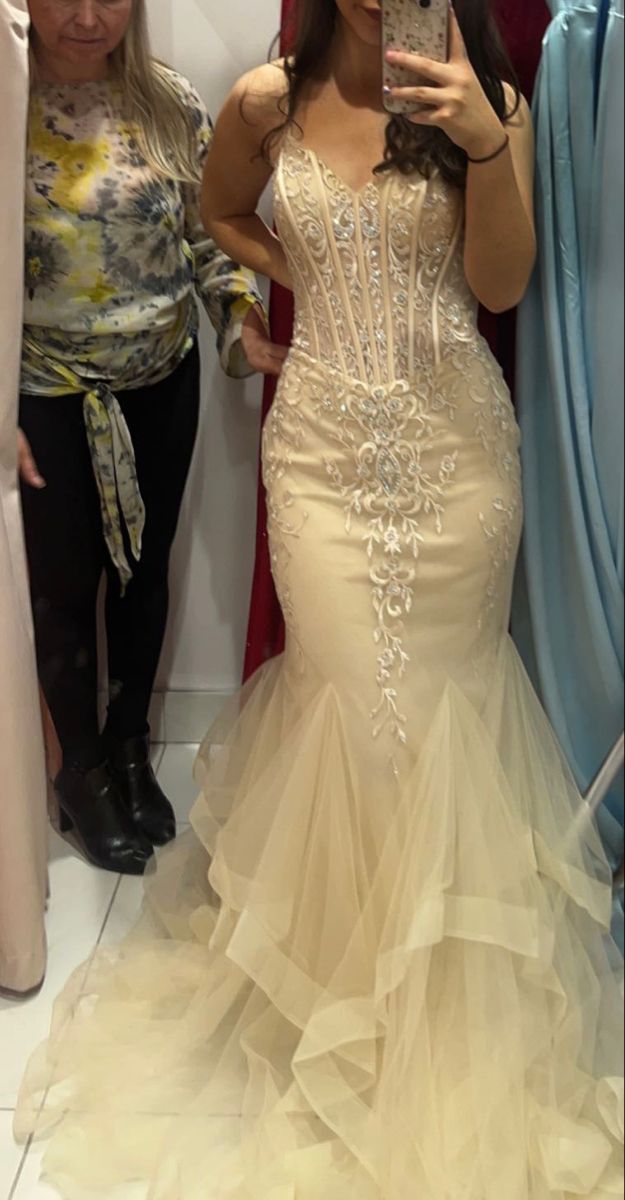 Elegant Pale Yellow Mermaid V-neck Embroidered Tulle Train Prom Dress Evening Dress - View 2 | VelvetHem