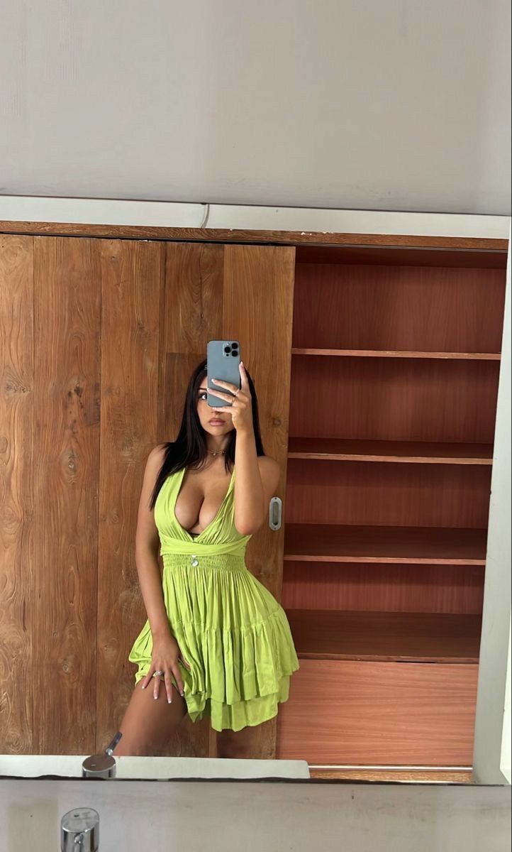Sexy Green Deep V-Neck Halter Neck Mini 17th Birthday Homecoming Dress - VelvetHem