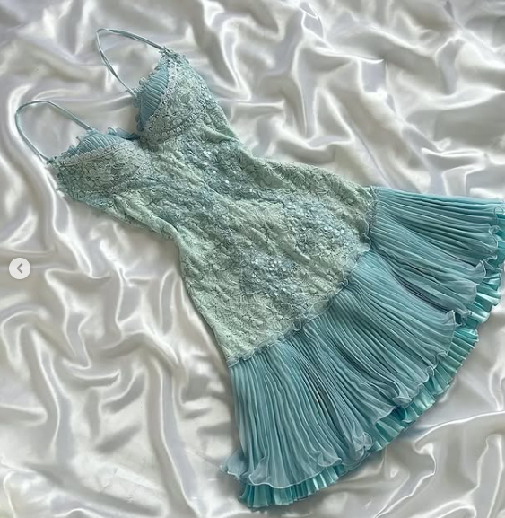 Stunning Blue Lace Pleated 17th Birthday Homecoming Dress - VelvetHem