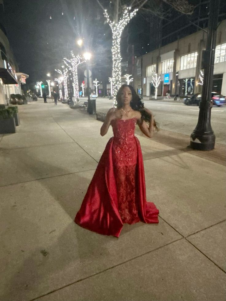 Gorgeous Red Slim-Fit Strapless Lace Satin Detachable Train Long Prom Dress Evening Dress - VelvetHem