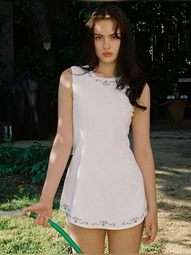 Fresh And Sweet White Round Neck Embroidered 17th Birthday Homecoming Dress - View 4 | VelvetHem