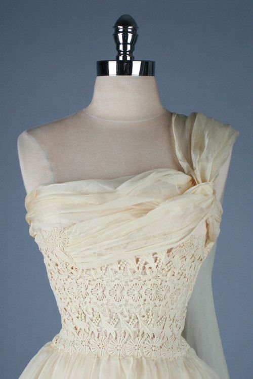 Vintage Ivory One-shoulder Collar Lace Pattern Ribbon Tulle A-line Birthday Party Homecoming Dress - View 4 | VelvetHem