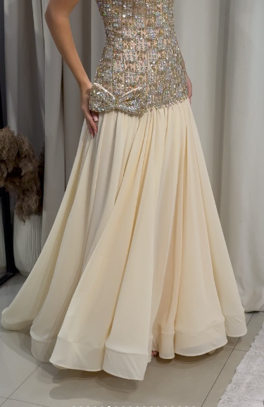 Luxurious Champagne Sweetheart Neck A-line Diamond-Embellished Bow Chiffon Long Prom Dress Evening Dress - View 5 | VelvetHem