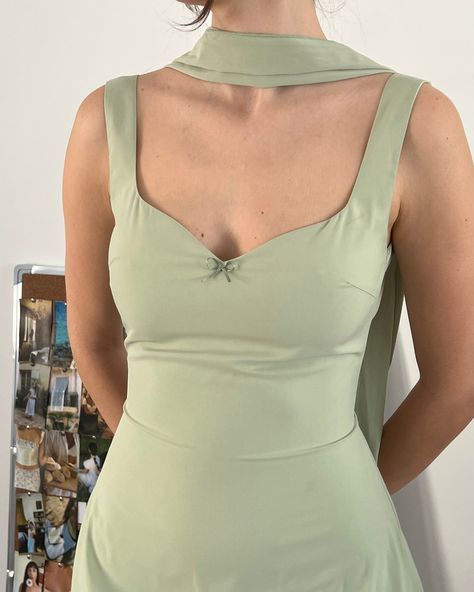 Elegant Light Green Backless Slim Chiffon Birthday Party Homecoming Dress - View 4 | VelvetHem