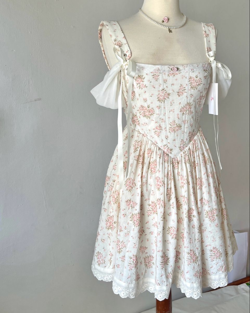 Retro Off-white Base With Pink Small Flowers Square Neckline Bow Shoulder Strap Waist A-line 16th Birthday Homecoming Dress - VelvetHem