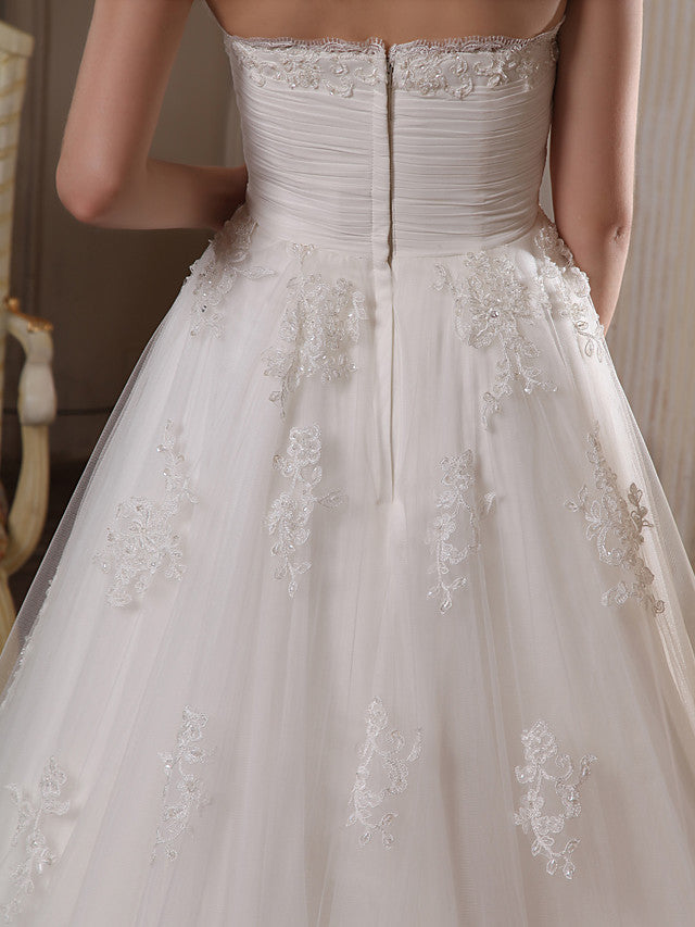 Princess A-Line Strapless Wedding Dress Scalloped-Edge Satin Tulle Sleeveless Bridal Gowns with Chapel Train