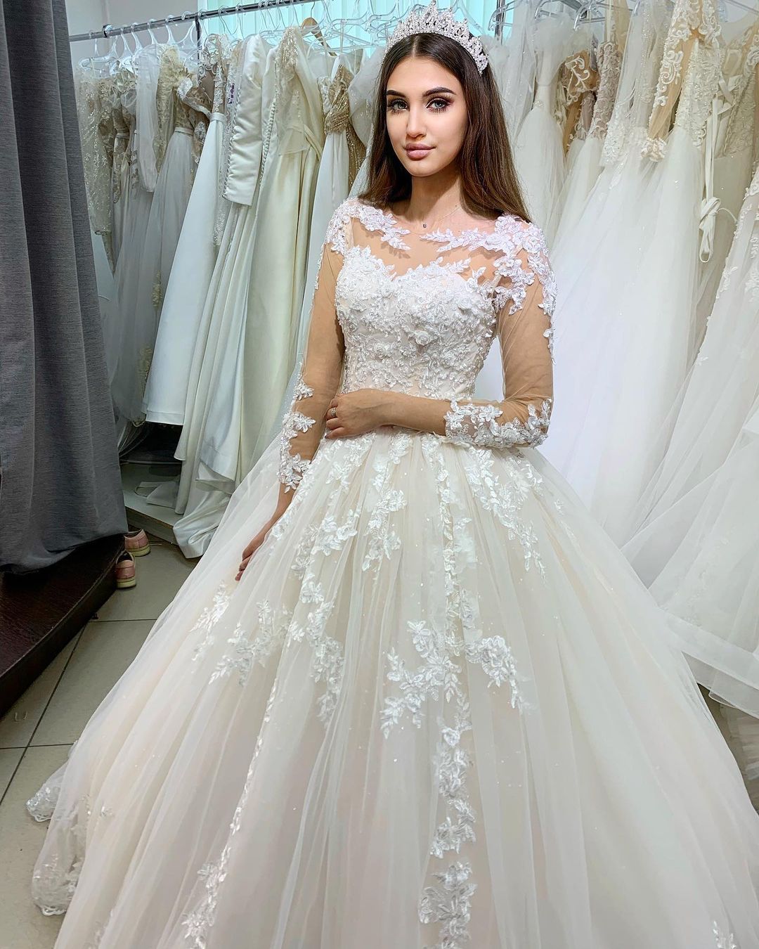 Princess Long Sleeves Tulle Wedding Dress with Appliques On Sale