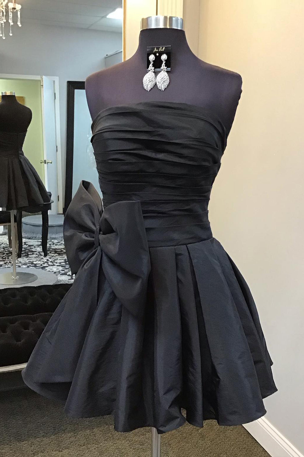 Amazing Sleeveless Pleats Short Homecoming Dresses with Bow