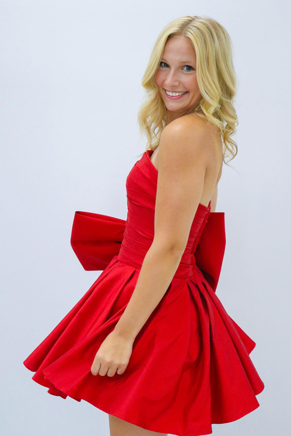 Amazing Sleeveless Pleats Short Homecoming Dresses with Bow