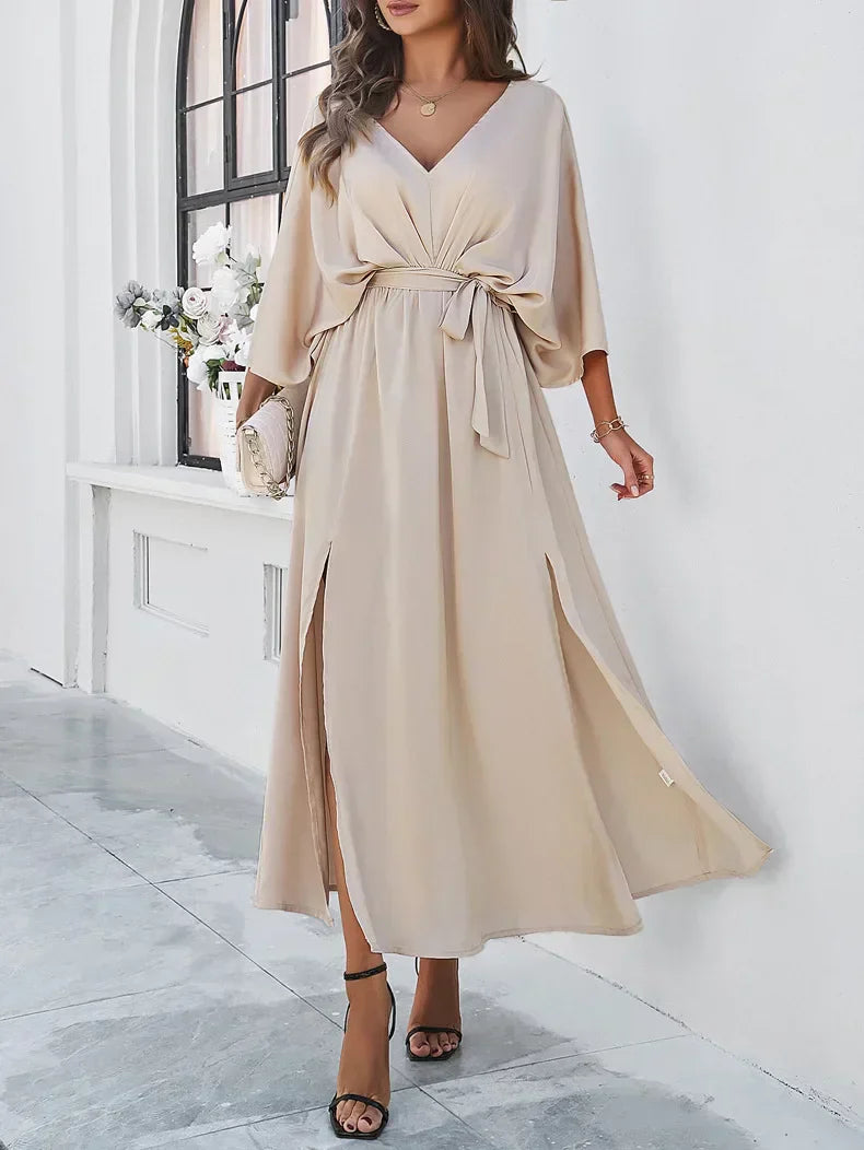 Concordia V-neck Dress in a Loose Fit for Women Smart Casual Outfit