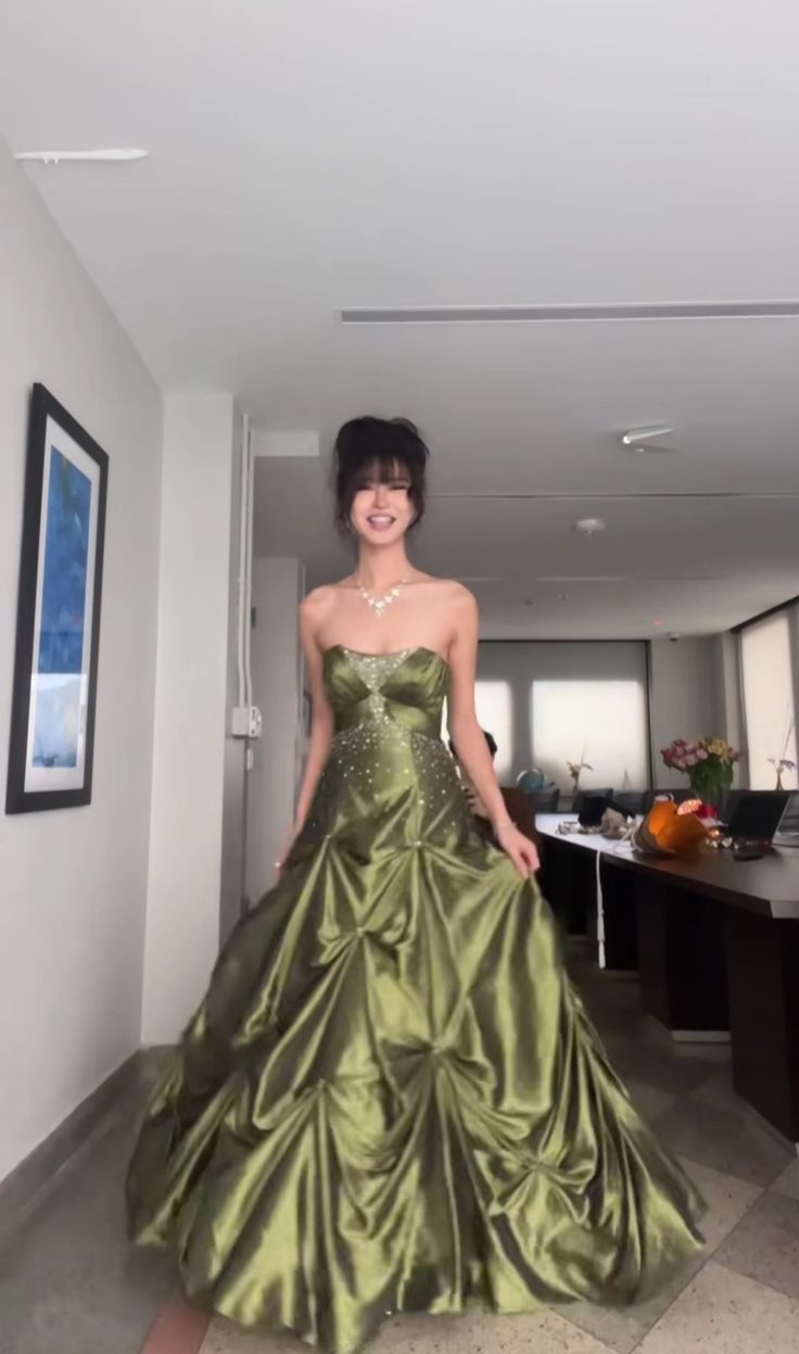 Retro Ball Gown Strapless Green Ruffles Satin Long Party Dress Prom Dresses - View 4 | VelvetHem